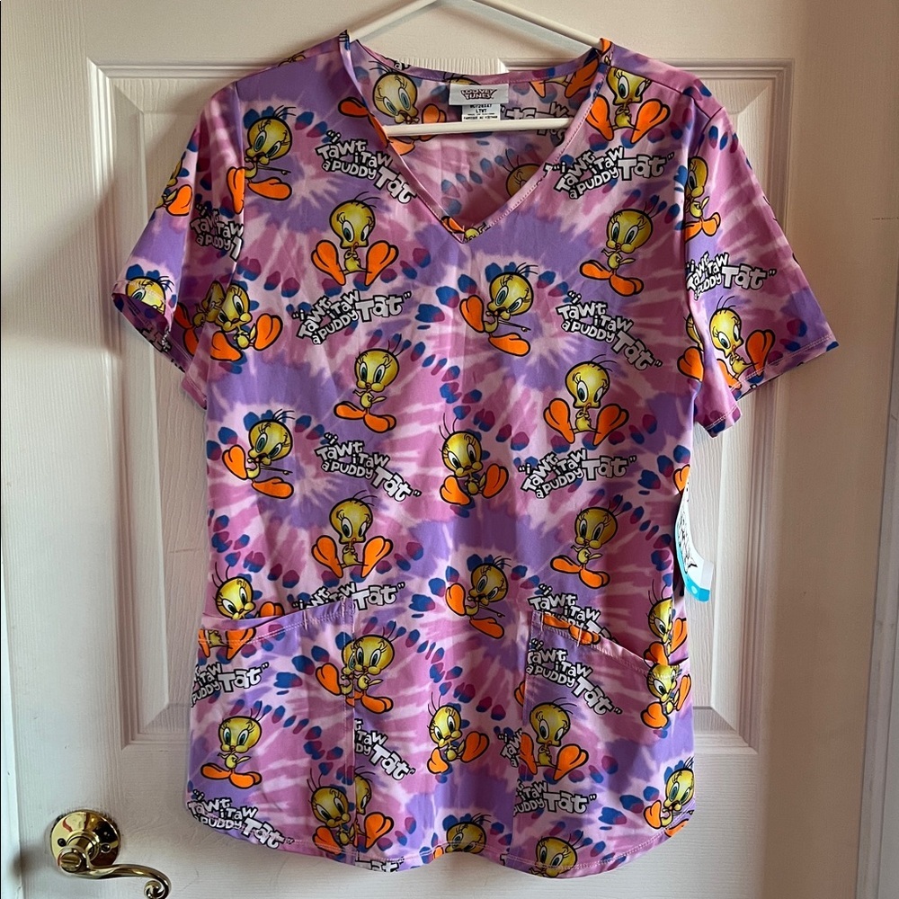 NWT Looney Tunes Tweety Bird Print V-Neck Scrub Top in Purple
